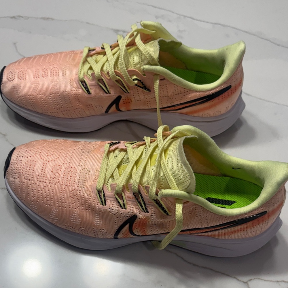 Nike Women's Peach and Black Sneakers GYM - Picture 8 of 17